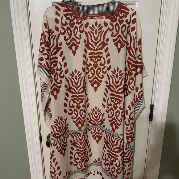 Red and White Patterned Kimono - Picture 4 of 4